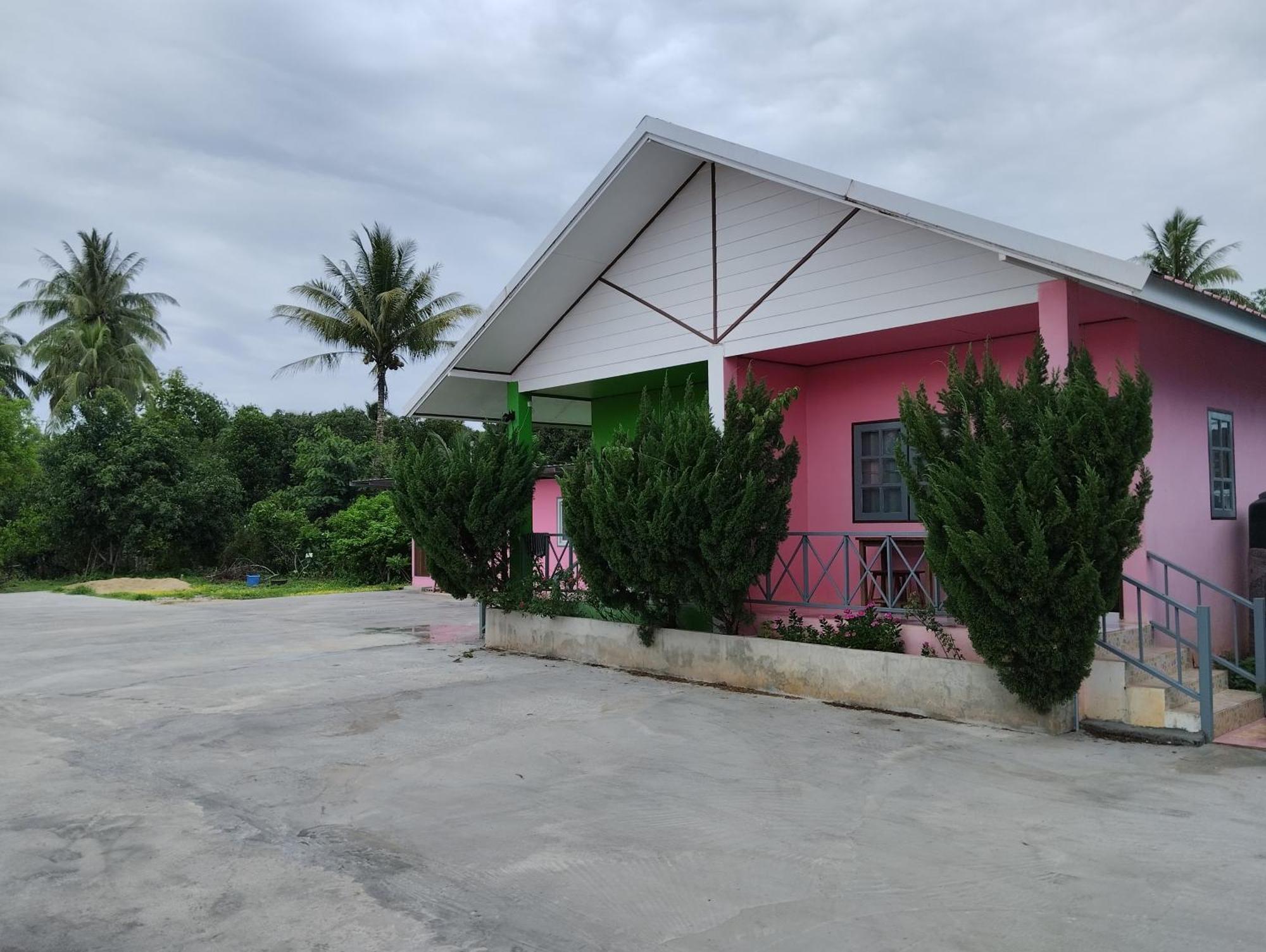 Chanakarn Guesthouse サンクラブリー エクステリア 写真