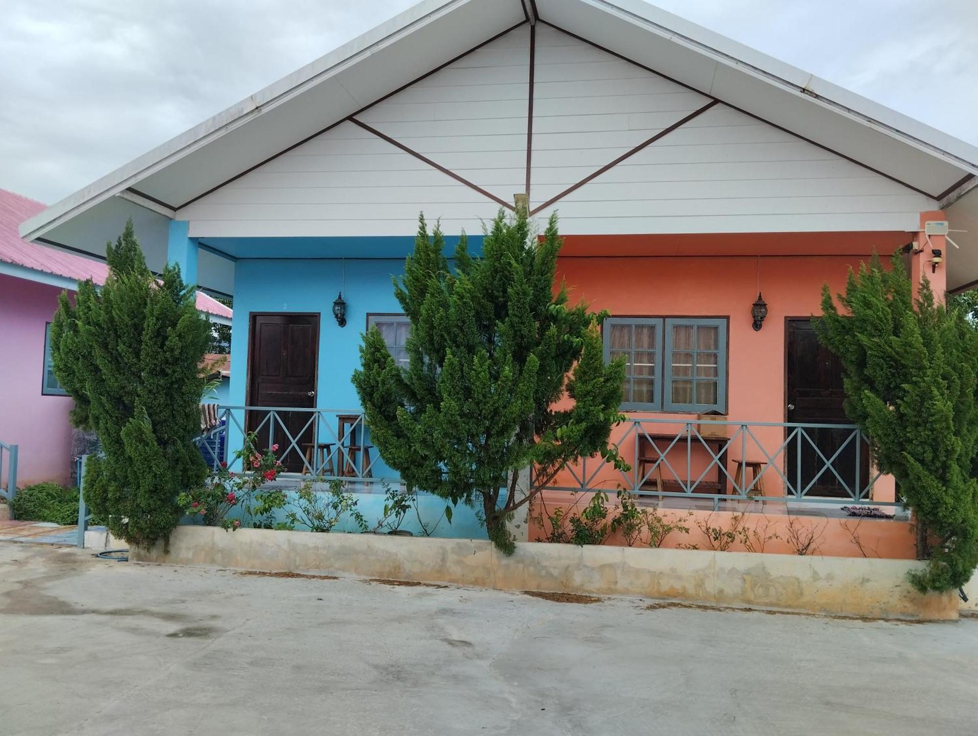 Chanakarn Guesthouse サンクラブリー エクステリア 写真