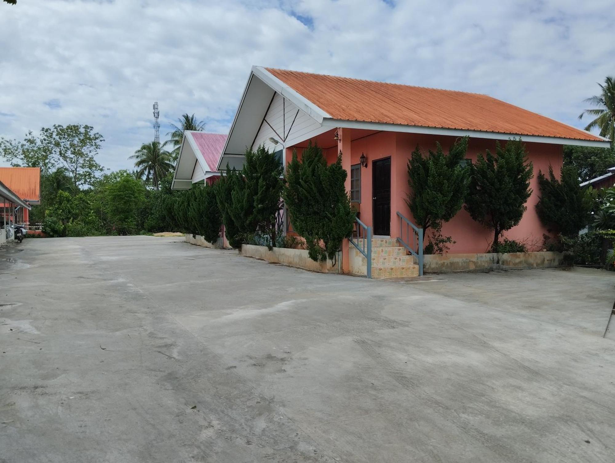 Chanakarn Guesthouse サンクラブリー エクステリア 写真