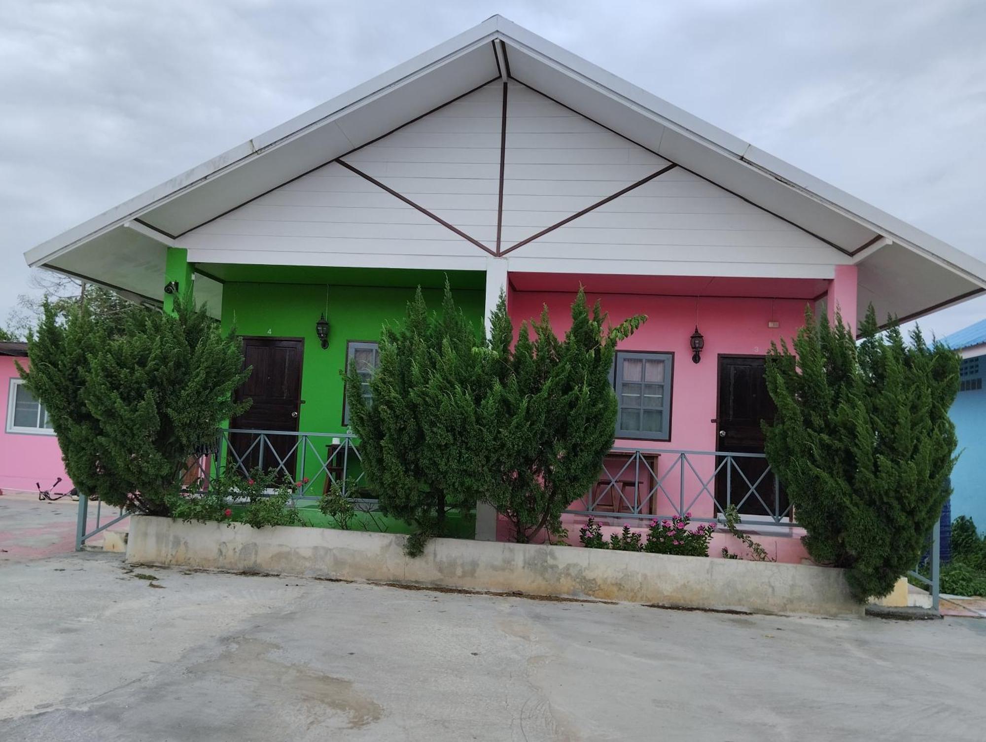 Chanakarn Guesthouse サンクラブリー エクステリア 写真